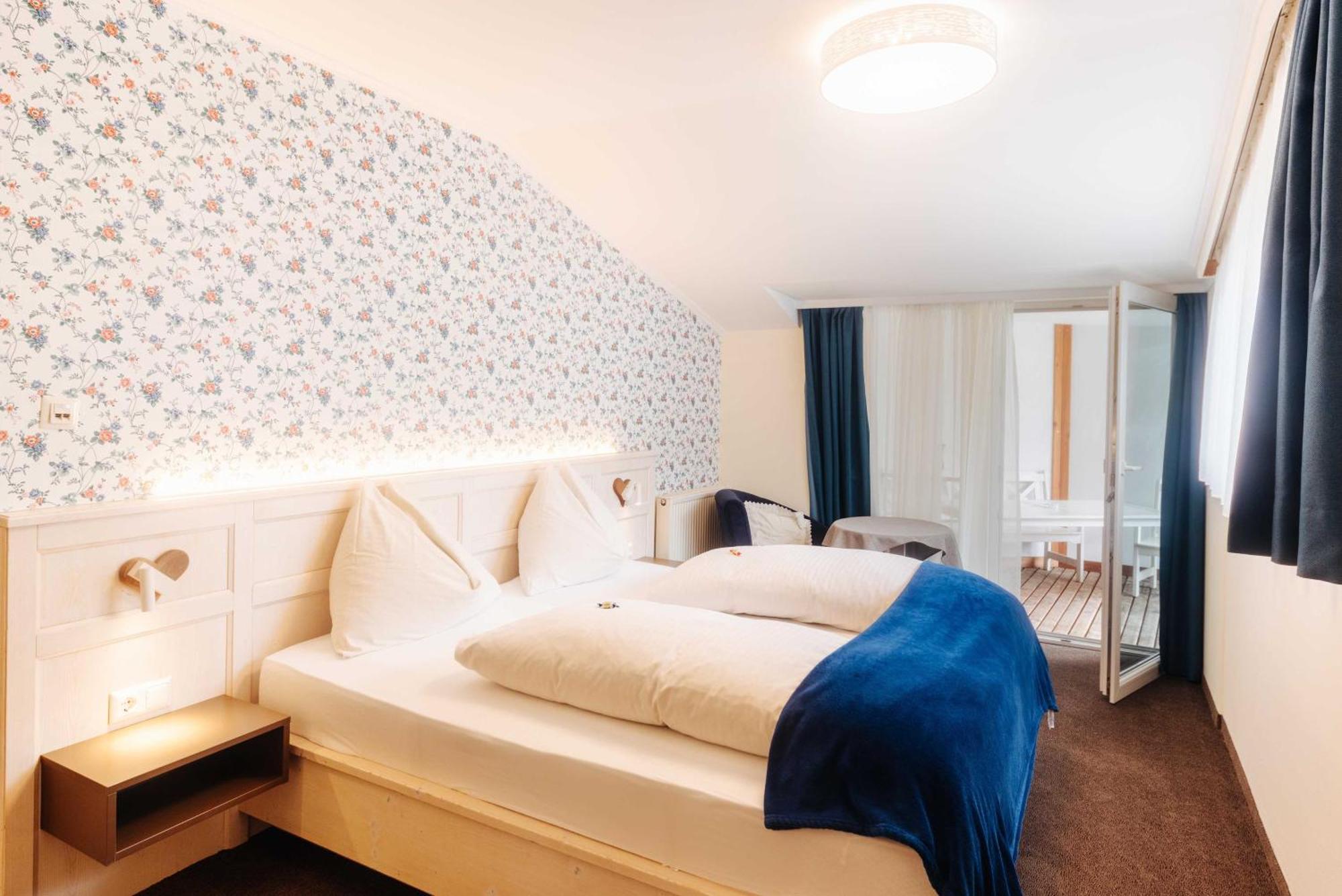 Smileys Kinderhotel Trebesing Exteriör bild