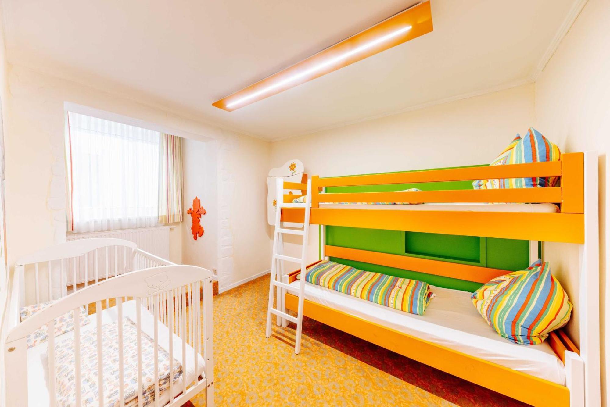 Smileys Kinderhotel Trebesing Exteriör bild