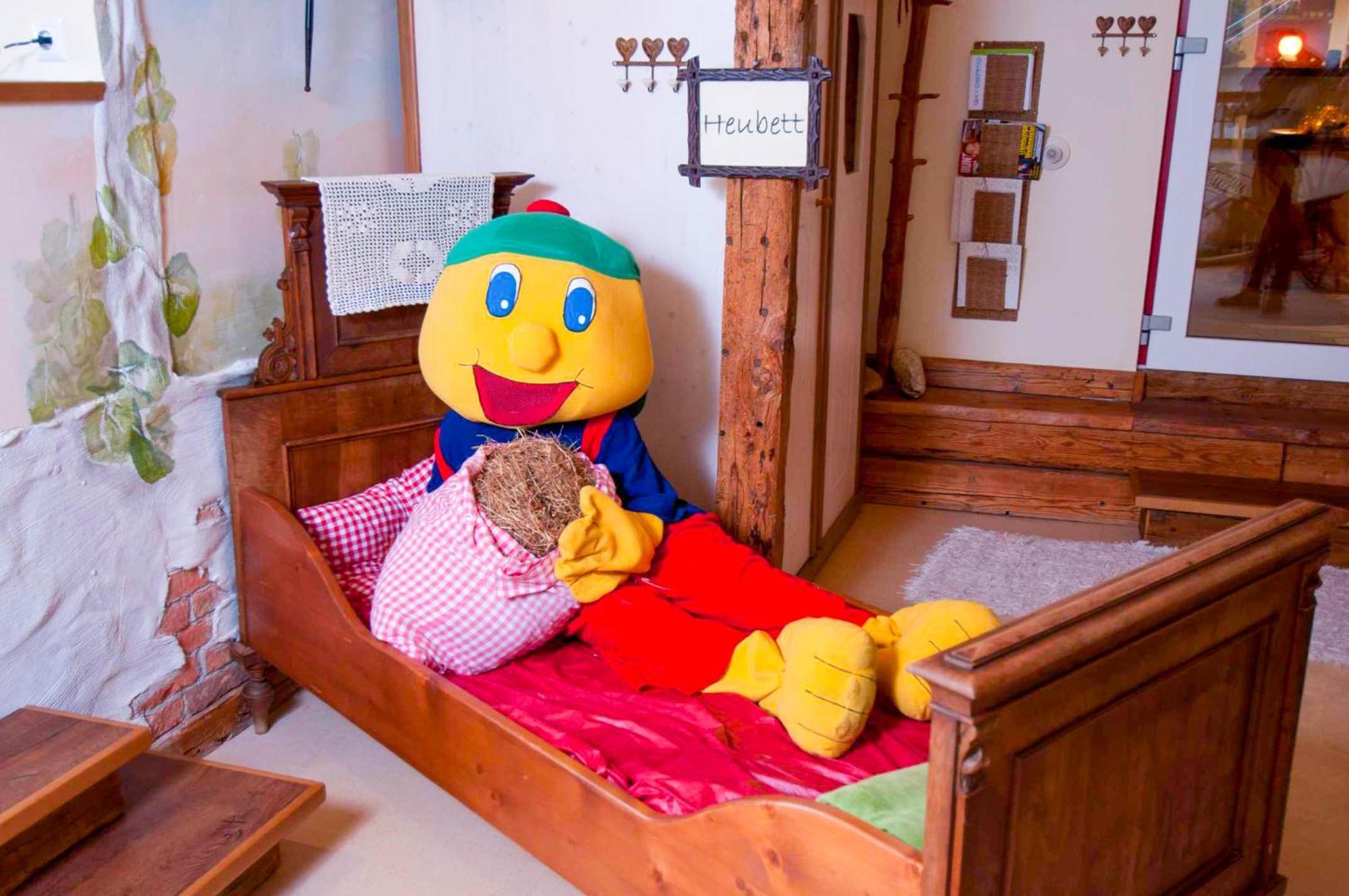 Smileys Kinderhotel Trebesing Exteriör bild