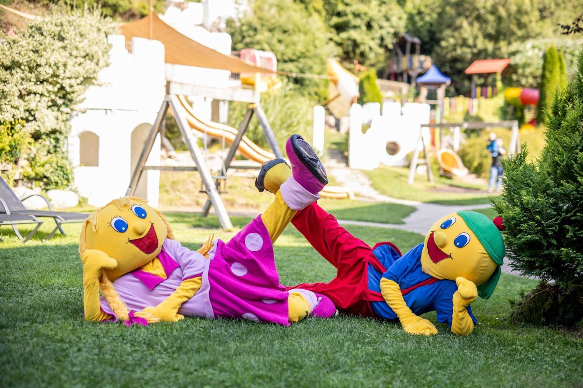 Smileys Kinderhotel Trebesing Exteriör bild