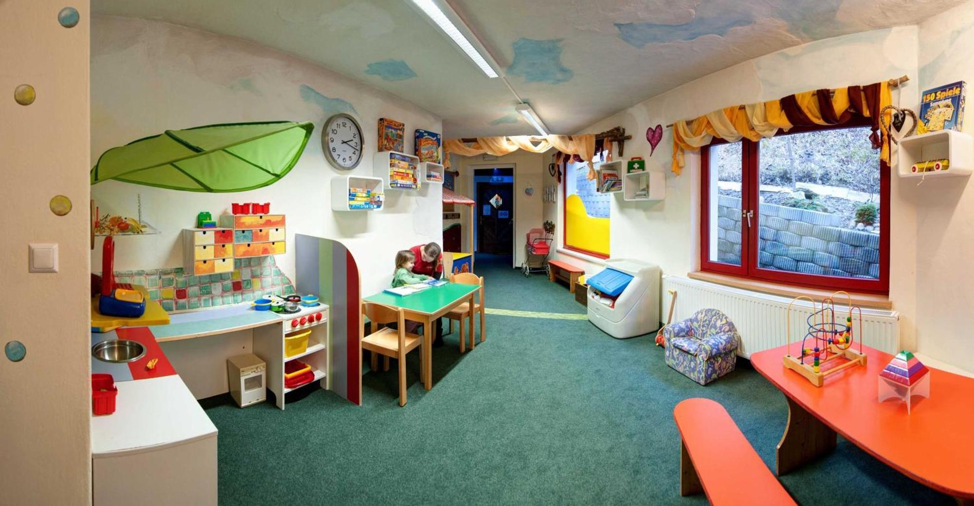Smileys Kinderhotel Trebesing Exteriör bild