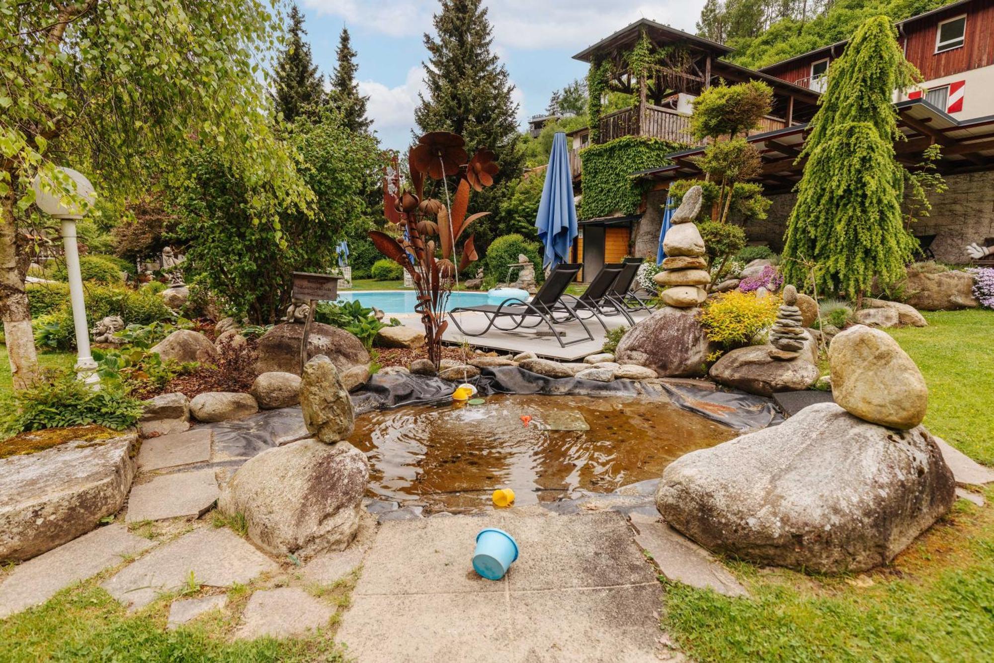 Smileys Kinderhotel Trebesing Exteriör bild